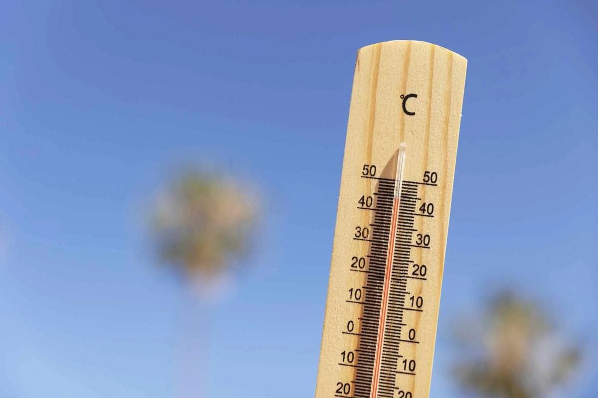 Meteorologické výstrahy pre okres Malacky  Jav: Vysoké teploty Stupeň: 3. stupeň Trvanie javu: 29. 6. 2026 od 11:00 do 20:00 Teplota: 38 °C  Výstraha: V okrese Malacky sa očakáva dosiahnutie maximálnej teploty vzduchu nad 38 °C. Vysoká teplota predstavuje zvýšené nebezpečenstvo pre ľudské zdravie, fyzické aktivity a tvorbu požiarov. Výskyt uvedenej vysokej teploty vzduchu je v danej ročnej dobe a oblasti veľmi zriedkavý a pravdepodobnosť poškodenia zdravia a ohrozenia života spôsobeného nadmerným zaťažením organizmu u niektorých osôb je vysoká. Informácie ÚVZ SR:  Ohrozené skupiny obyvateľstva Zdravotné riziká Zdravotné odporúčania  Informácie MV SR:  Odporúčania Sekcie krízového riadenia pre obyvateľov  Zdroj: Koordinačné stredisko integrovaného záchranného systému Bratislava (Ministerstvo vnútra SR)