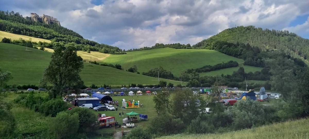 Srdečne Vás pozývame na VI. ročník Obecných slávností, ktoré budú v sobotu 11. júla 2026 na ihrisku TJ pod Lietavským hradom.