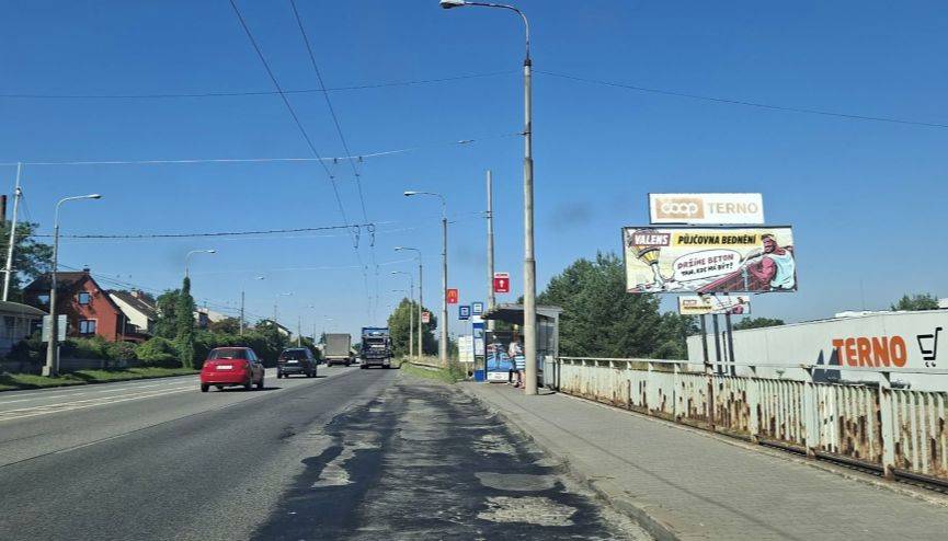 Zlín - Ředitelství silnic a dálnic ČR naváže od středy 1. července na plánovanou opravu silnice I/49 ve Zlíně. Práce se přesunou do úseku u supermarketu Terno v městské části Louky. Oprava přibližně 800 metrů dlouhého úseku potrvá nejpozději do konce července.