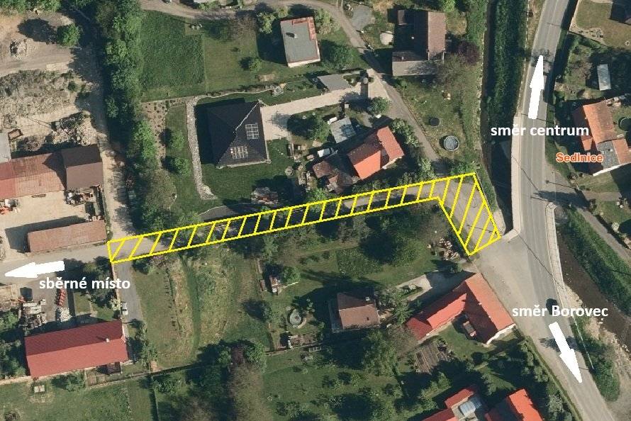Vážení občané, dovolujeme si Vás informovat, že od 1.července 2026 bude z důvodu plánované opravy povrchu zcela uzavřena místní komunikace 45c a část místní komunikace 46c (viz příložená situace). 👷 Součástí stavebních prací bude rovněž oprava odvodňovacího žlabu, který vede napříč komunikací v její horní části. Předpokládaný termín dokončení stavebních prací je v první polovině srpna 2026, pokud nedojde k nepředvídaným komplikacím během realizace. Po dobu uzavírky prosíme občany, aby pro příjezd ke sběrnému místu využili jinou příjezdovou komunikaci. Děkujeme za pochopení, trpělivost a ohleduplnost během provádění oprav. Obecní úřad Sedlnice