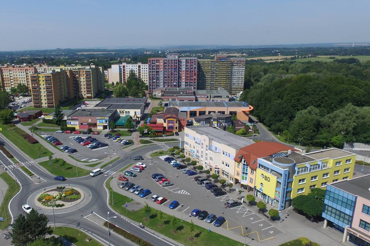 Orlovské léto se nám v uplynulých dnech představilo v plné síle. Díky datům z městské senzorické sítě, vybudované z projektu LIFE COALA, máme černé na bílém, jaké teplotní extrémy nastávají v ulicích Orlové v tropických dnech. Při nastalé vlně veder zaznamenaly senzory na dvou místech v Orlové rekordní hodnoty:  51,2 stupňů (...