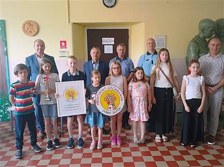 Mesto Martin už 19 rokov podporuje projekt Mladý záchranár - v publikácii Martinský záchranár, v záchranárskych súťažiach (literárna a výtvarná) a v praktických ukážkach záchranárov a policajtov. Každoročne sú oceňovaní nádejní mladí záchranári z martinských základných škôl a najaktívnejšia škola dostáva Pohár mladých záchranárov od primátora mesta Martin. Oceňovanie organizuje mesto Martin s MsÚ, odd. školstva, mládeže, kultúry a športu.