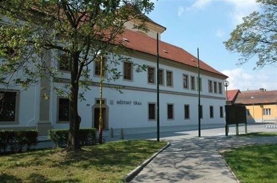 Z provozních důvodů budou dnes, v pondělí 29. června od 16:00 hodin, uzavřeny obě budovy Městského úřadu Veselí nad Moravou. Děkujeme za pochopení.