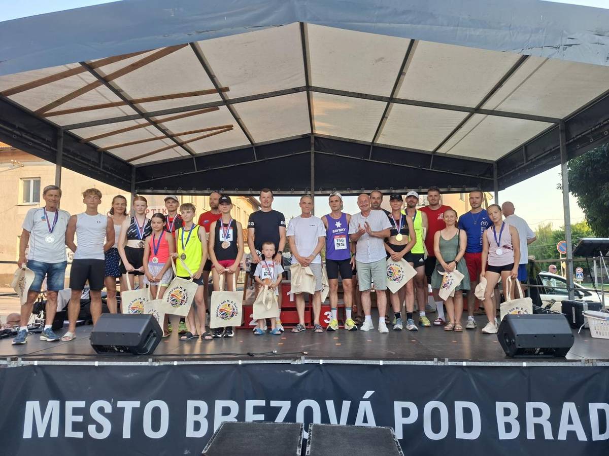 Námestie v Brezovej pod Bradlom privítalo v sobotu 27. júna na svojom 24. ročníku Národného behu gen. M. R. Štefánika 207 pretekárov, ich fanúšikov a divákov.