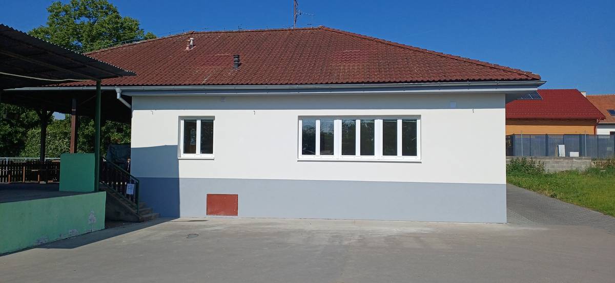 Na základě tajné volby byl na 5. zasedání Zastupitelstva obce Měnín v prvním kole pro provozování Hospůdky na Hřišti vybrán pan Libor Macků, který získal osm hlasů. Hlasování se zúčastnilo všech 14 zastupitelů a o provozování hospůdky se ucházelo celkem šest zájemců. Přejeme mu mnoho úspěchů, ať se mu daří a Hospůdka na Hřišti je plná spokojených návštěvníků.