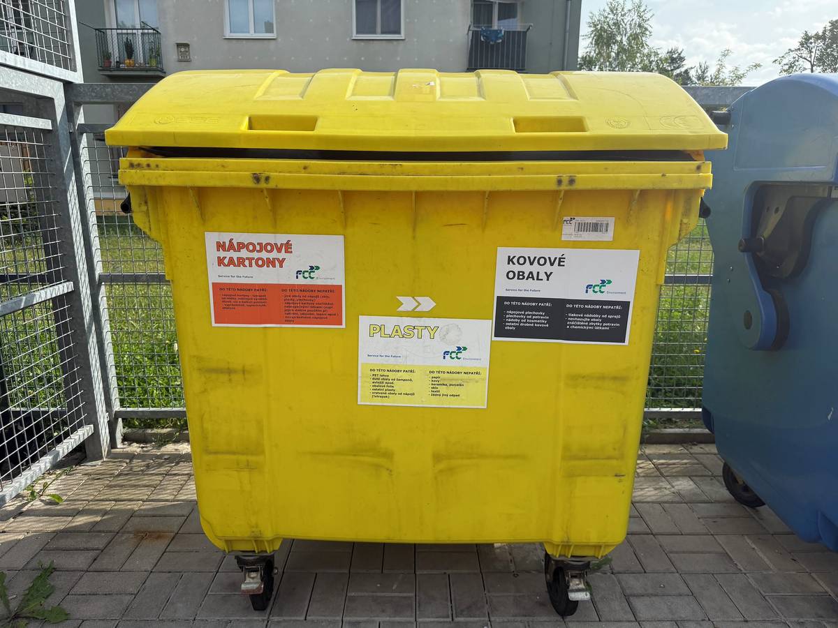 Od 1. července čeká obyvatele Neratovic změna, která usnadní třídění odpadu. Do žlutých nádob určených na plasty bude nově možné vhazovat také kovy. Vedle plastových obalů a nápojových kartonů tak budou do žlutých kontejnerů i nádob u rodinných domů patřit například plechovky od nápojů, konzervy nebo kovová víčka.