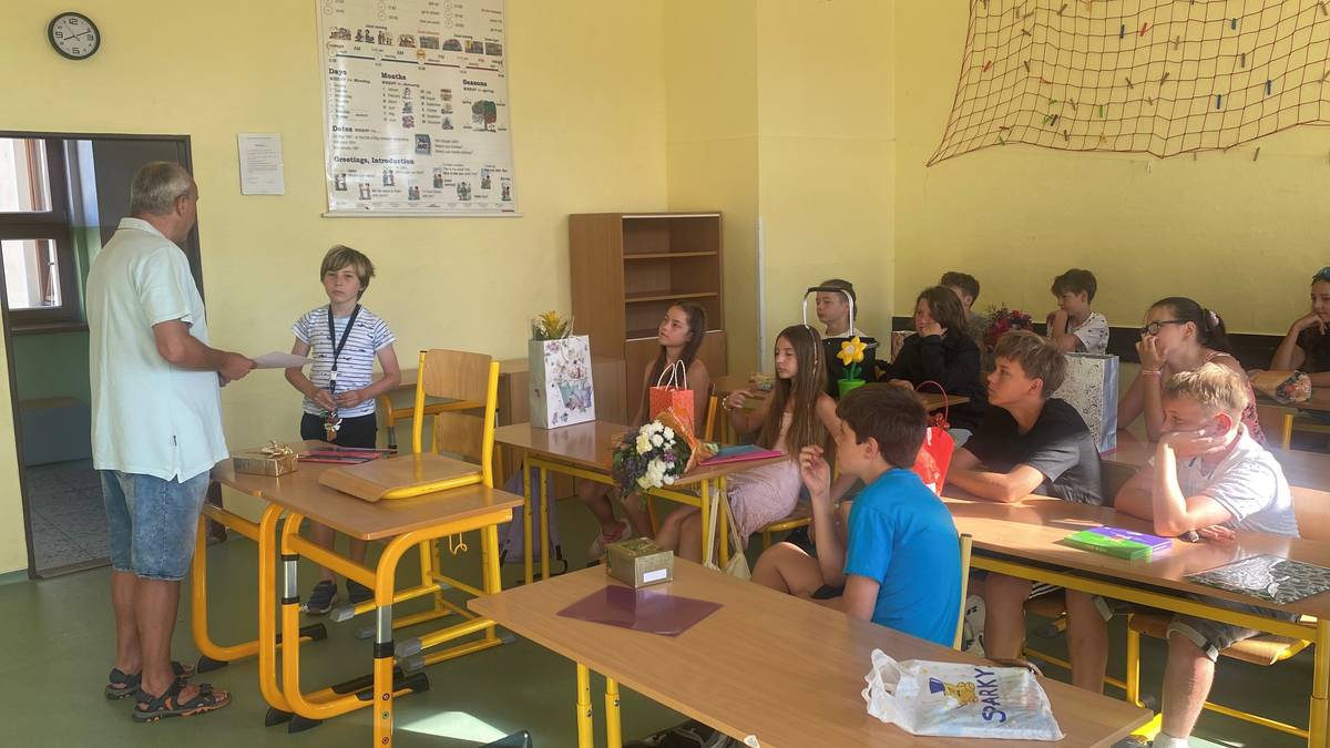 V měsíci červnu se Josef Klůs a Matěj Mazanec z 1. ZŠ stali svědky slovního a následně i fyzického napadení prodavačky v jedné z večerek v Jindřichově Hradci.