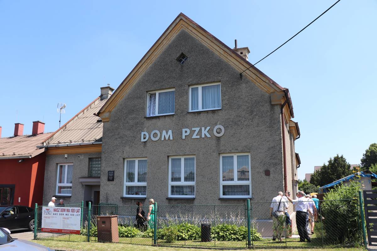 MK PZKO Orłowa Poręba v sobotu oslavila 100. výročí svého sídla. V budově poblíž autobusové zastávky u Horníka v letech 1926-1974 fungovala s přestávkami vynucenými dějinnými událostmi polská lidová škola. A mnoho z těch, kteří se právě zde setkali s prvními písmeny i číslicemi, nechybělo u oslavy tohoto významného jubilea. Boh...