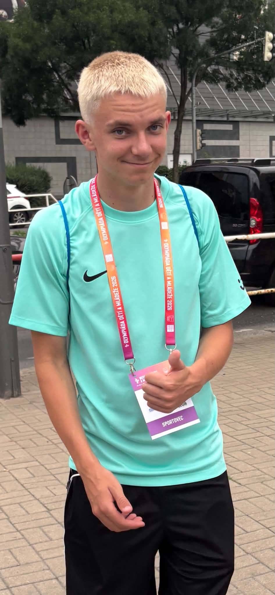 Jsme hrdí na naše občany Matěje Tichého a Josefa Kvapila, kteří reprezentovali Ústecký kraj na Olympiádě dětí a mládeže v Praze. Matěj předvedl své sportovní umění v házené a Pepa bojoval v basketbalu. Reprezentovat svůj kraj na tak prestižní sportovní akci je velkým úspěchem a oceněním jejich píle, talentu i odhodlání. Oběma sportovcům srdečně blahopřejeme, děkujeme za skvělou reprezentaci a přejeme jim mnoho dalších sportovních i osobních úspěchů. Jsme rádi, že právě takové mladé talenty vyrůstají v naší obci!