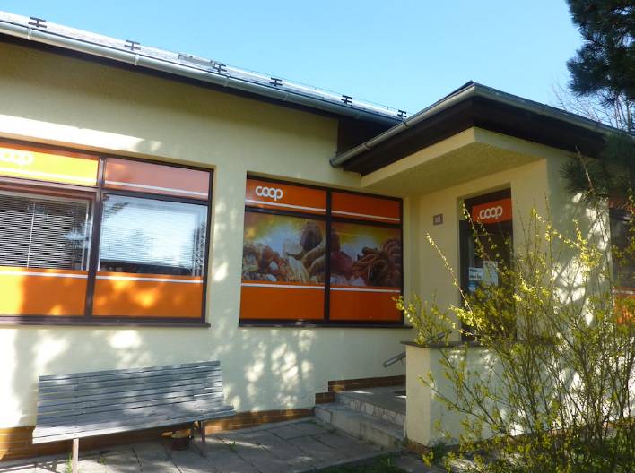 Vedoucí prodejny oznamuje, že v sobotu 4.7. bude prodejna otevřena od 7 do 10 hod a v pondělí 6.7. (státní svátek) bude otevřeno též od 7 do 10 hod.