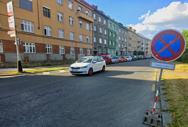 Nedostatek parkovacích míst v ulici Nábř. Dr. Edvarda Beneše vyřeší rozsáhlá rekonstrukce komunikace, která přinese nový podélný parkovací pruh, opravu vozovky i bezpečnější podmínky pro chodce. Stavební práce budou zahájeny v úterý 7. července a potrvají 90 kalendářních dnů. Celkové náklady na realizaci činí 7,5 milionu korun včetně DPH.                               Číst dál...