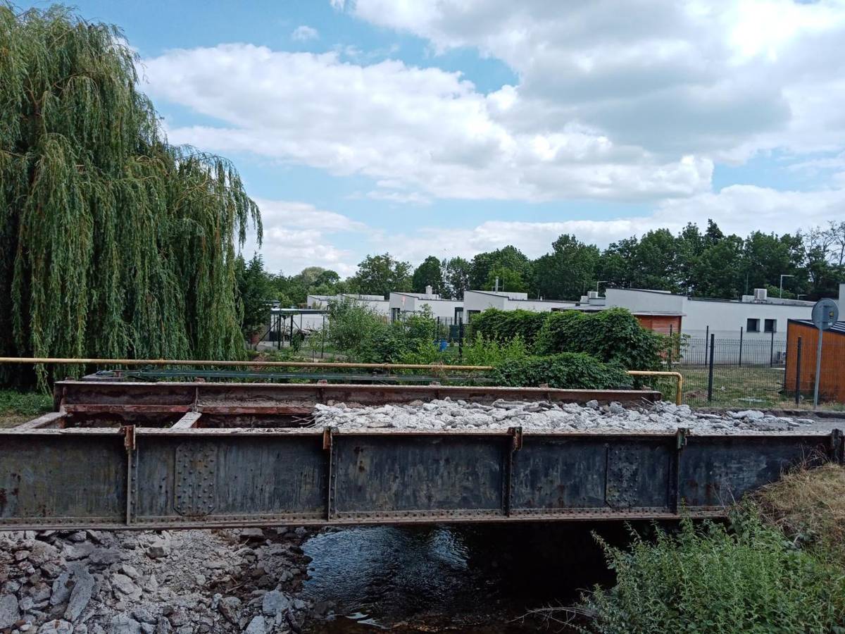 Správa a údržba ciest Trnavského samosprávneho kraja (SÚC TTSK) informuje občanov o predĺžení termínu uzatvorenia mosta do Jarnej:  Úplná uzávierka cesty III/1284 sa predlžuje do 31.01.2027.