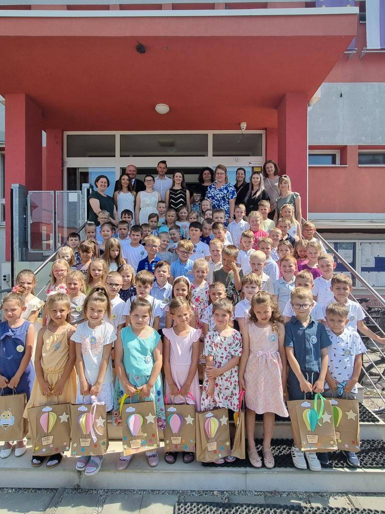 Na obecnom úrade sme v pondelok 29. júna 2026 uvítali končiacich predškolákov MŠ Beluša. Do školských lavíc odchádza spolu 72 detí (z toho 11 z elokovaného pracoviska v Hloži).