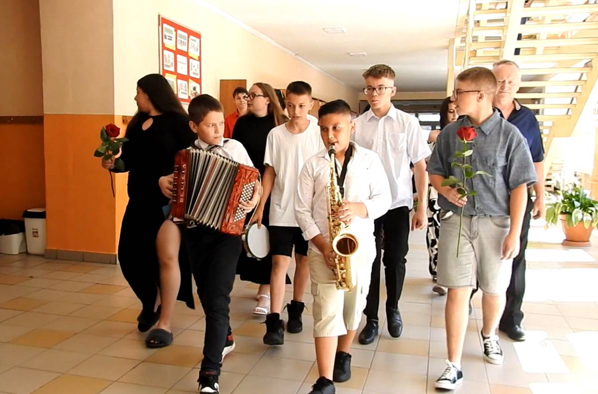 S príchodom prázdnin chceme všetkým žiakom zaželať príjemné a oddychové chvíle. Dúfame, že si užijete voľné dni plné zábavy a relaxu. Nezabudnite si oddýchnuť a načerpať nové sily na nasledujúci školský rok.