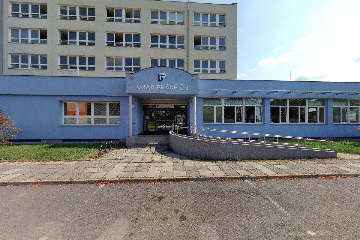 Z provozních a bezpečnostních důvodů bude budova Úřadu práce ČR, Kontaktní pracoviště Hodonín, Lipová alej 3846/8 ve čtvrtek 16. 7. 2026 po celý den uzavřena. Prosíme klienty, aby si svou návštěvu naplánovali na jiné úřední dny.  Děkujeme za pochopení a omlouváme se za vzniklé komplikace.