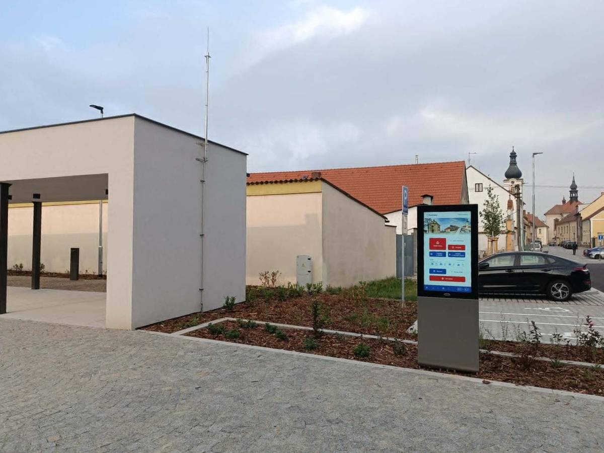 Úřední informace jsou nově zveřejňovány na elektronické úřední desce umístěné u bývalé jízdárny