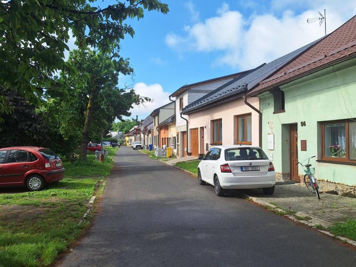 Distribuční společnost EG.D úspěšně dokončila modernizaci distribuční soustavy v Poděbradově ulici v Hulíně na Kroměřížsku. Kabely pod zemí nahradily zastaralé nadzemní vedení, čímž došlo k navýšení kapacity sítě, snížila se poruchovost a zlepšil se také estetický ráz lokality