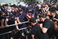 Protest v Tiraně proti plánovanému luxusnímu resortu, který na neobydleném ostrově Sazan plánuje postavit zeť amerického prezidenta Donalda Trumpa Jared Kushner