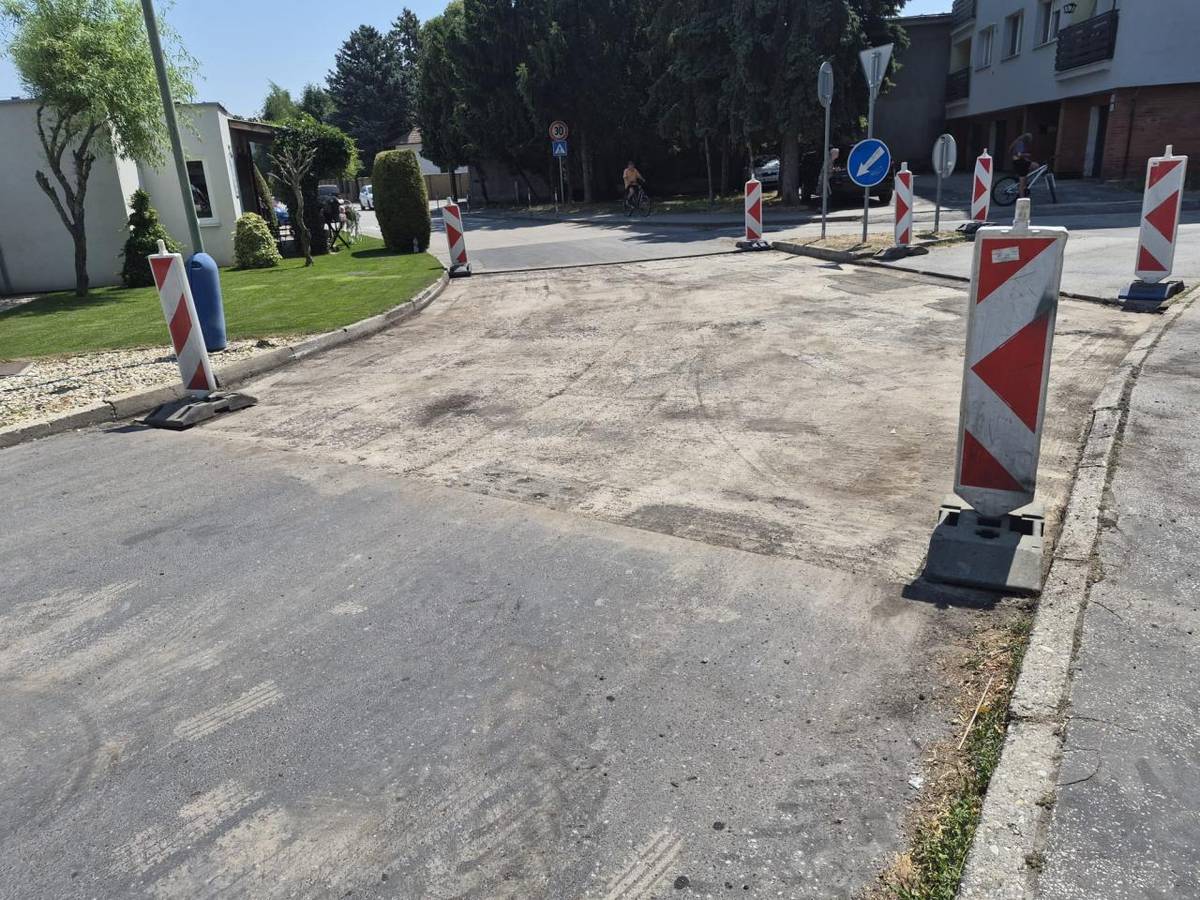 V týchto dňoch sa začínajú práce na oprave najkritickejších výtlkov na miestnych komunikáciách. Cieľom je zvýšiť bezpečnosť a komfort pre vodičov, cyklistov aj chodcov a zároveň predísť ďalšiemu zhoršovaniu stavu vozoviek.