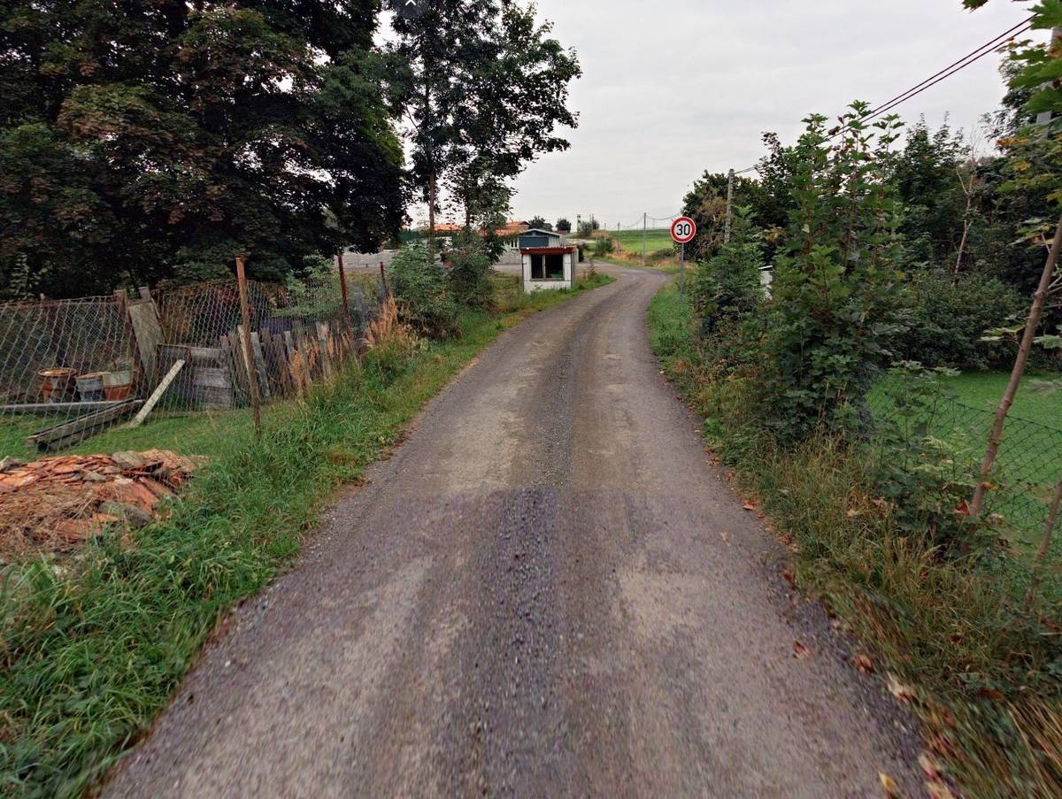 Vážení občané, oznamujeme vám, že zítra budou zahájeny práce na opravě komunikace v Chranišově - konkrétně půjde o komunikaci p.p.č. 77/1. Harmonogram prací:  3. 7. – frézování stávajícího povrchu komunikace, 9. 7. a 10. 7. – pokládka nového asfaltového povrchu  Po dobu provádění prací je třeba počítat se zvýšenou hlučností, prašností a dočasným omezením provozu v dotčeném úseku. Prosíme Vás o trpělivost, zvýšenou opatrnost a součinnost při respektování pokynů pracovníků stavby a dočasného dopravního značení.