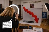 Schillerová našla řešení rozpočtu. Má bohaté zkušenosti s focením z lichotivého úhlu