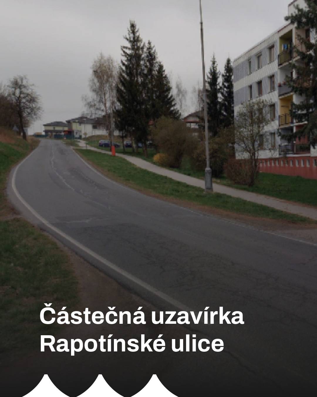 Z důvodu výstavby nové autobusové zastávky a chodníku pro pěší bude částečně uzavřena ulice Rapotínská.       📆pondělí 6. července - 31. prosince 2026   ❌omezený průjezd vozidel od odbočky ke hřbitovu po ul. Swobodovu   ‼️objízdná trasa se nestanovuje, řidiči projedou s částečným omezením oběma směry       Bližší informace najdete na stránkách města ZDE