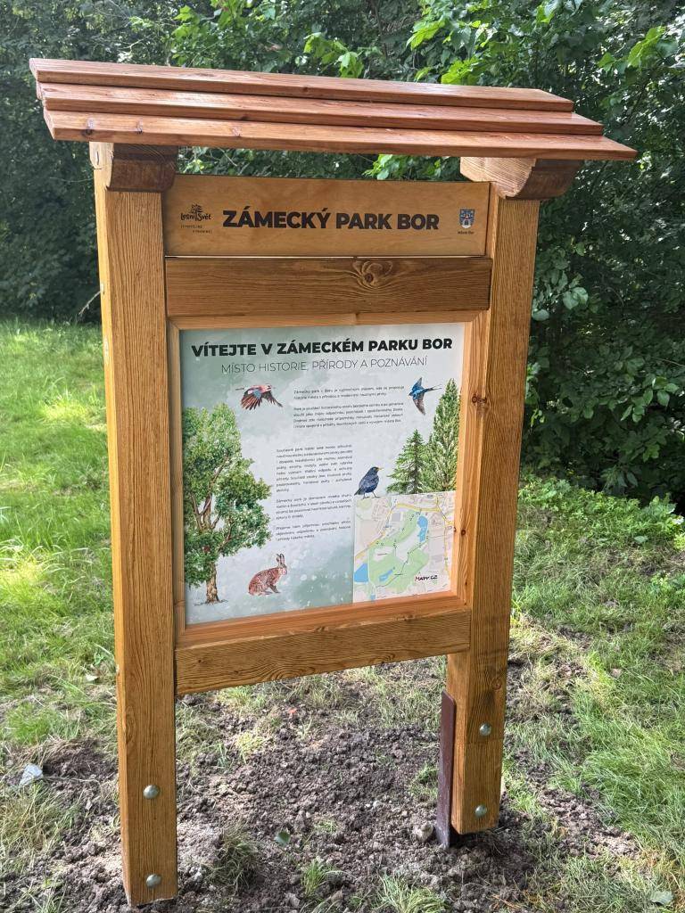 V našem Zámeckém parku jsme dokončili instalaci nových interaktivních naučných a pohybových prvků, které propojují zábavu, pohyb a poznávání přírody.