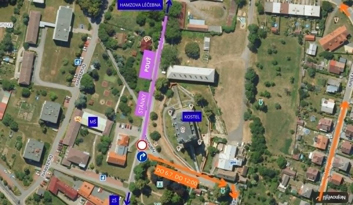 Letošní pouť 5. 7. 2026 se bude konat v ulici K Chlumku, viz. příloha. V této ulici budou umístěny také prodejní stánky se zbožím.