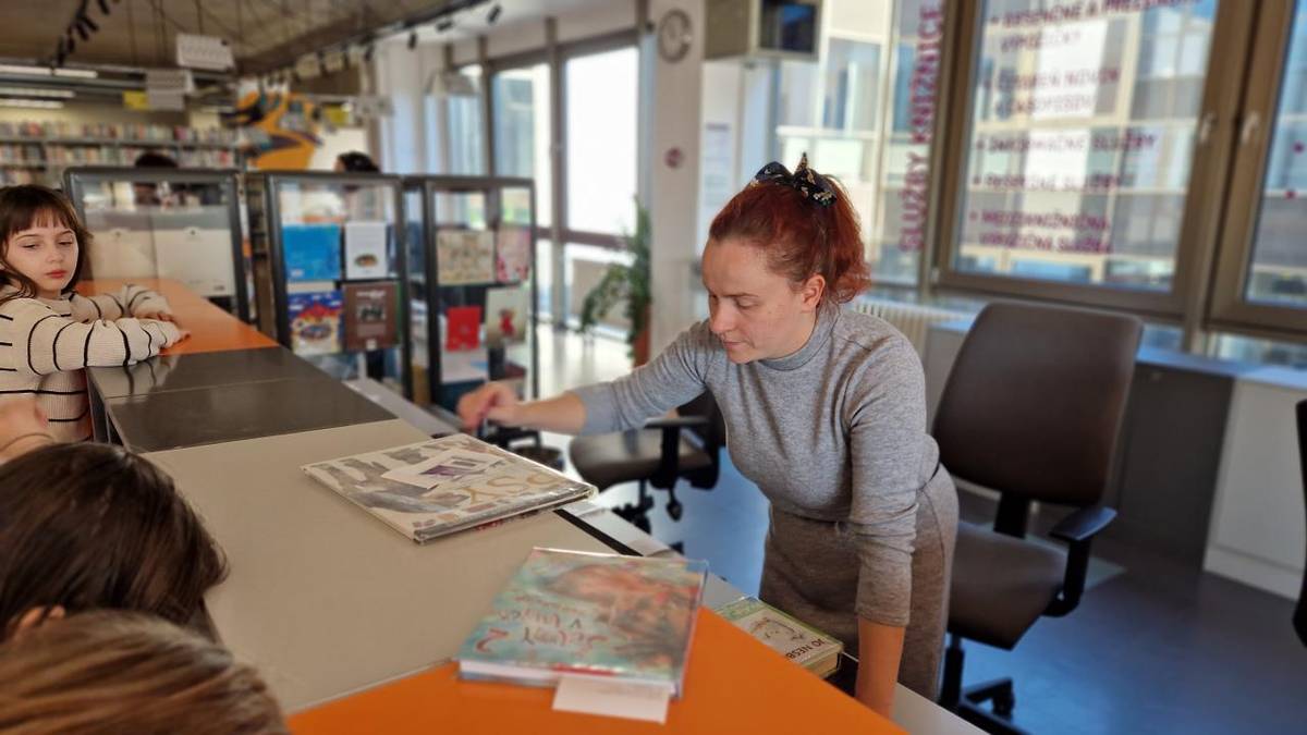 Mestská knižnica mesta Piešťany pripravila počas júla pestrý prázdninový program pre deti, rodiny aj organizované skupiny. Návštevníci sa môžu tešiť na bábkové predstavenia, literárno-výtvarné workshopy, tvorivé dielne, programovanie robotov v SmartLabe či nové výstavy ilustrácií.