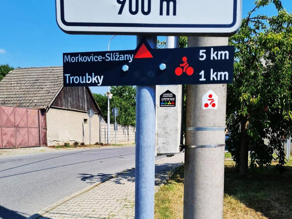 Litenčické cyklotrasy jsou sítí značených místních cyklistických tras, které propojují obce a zajímavá místa v mírně kopcovitém terénu Litenčické pahorkatiny, která se nachází na střední Moravě na hranici Zlínského, Jihomoravského a Olomouckého kraje.