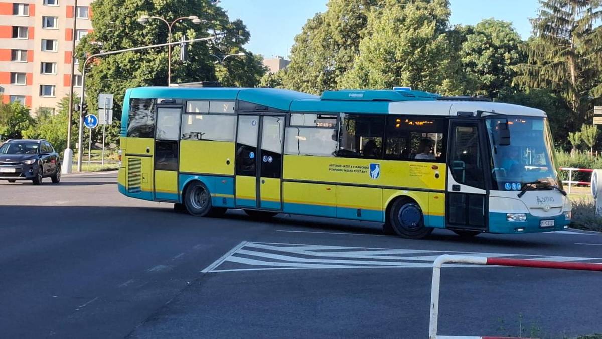 Od 1. júla 2026 môžu cestujúci vo verejnej doprave na Slovensku využívať nový spôsob nákupu cestovných lístkov prostredníctvom projektu Národný integrovaný cestovný lístok (NICL). Do systému je zapojená aj mestská autobusová doprava v Piešťanoch.