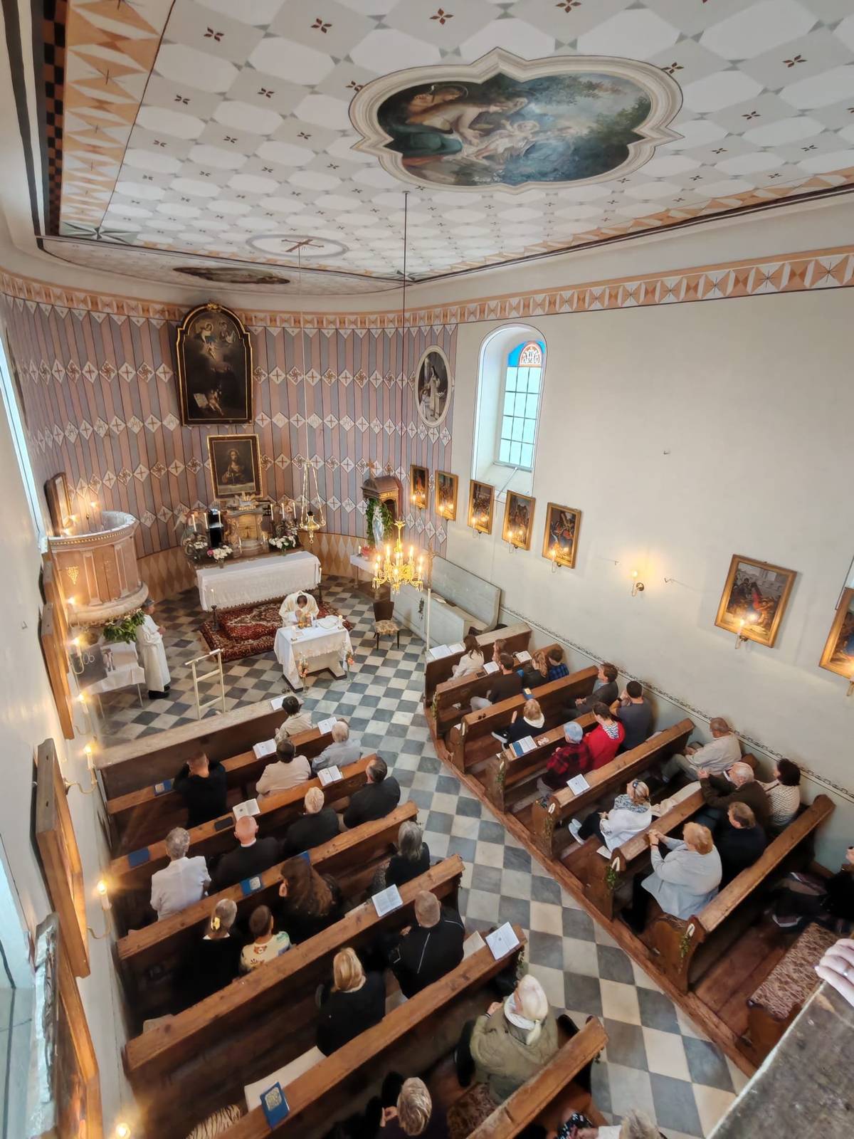Kostel sv. Antonína v Dubnici byl nominován Národním památkovým ústavem do soutěže „Památky děkují“. Soutěž probíhá na internetu. Nezapomeňte přidat i vy svůj hlas. Hlasování probíhá do 20. září 2026, vyhlášení výsledků soutěže se dozvíme 20. října na ČT art. Obrovským oceněním je pro nás už jen to, že Národní památkový ústav vybral náš kostel do soutěže. Zapojte se prosím do hlasování na adrese  : https://www.npu.cz/pamatky-dekuji