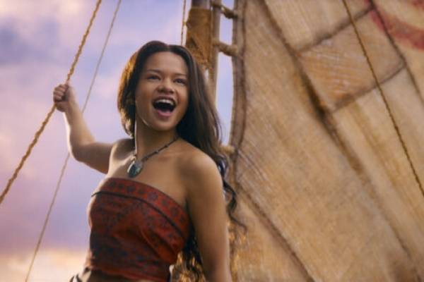 09.07.26 17.30  V Disneyho hrané verzi oblíbeného a divácky úspěšného animovaného dobrodružného filmu nominovaného na Oscara® Odvážná Vaiana (Catherine Lagaʻaia) nebojácná dospívající dívka, vyslyší volání oceánu a poprvé se vydává za hranice útesů svého ostrova Motunui s kdysi mocným polobohem Mauim (Dwayne Johnson), na nezapomenutelnou cestu, aby zachránila svůj lid. Film režíroval...