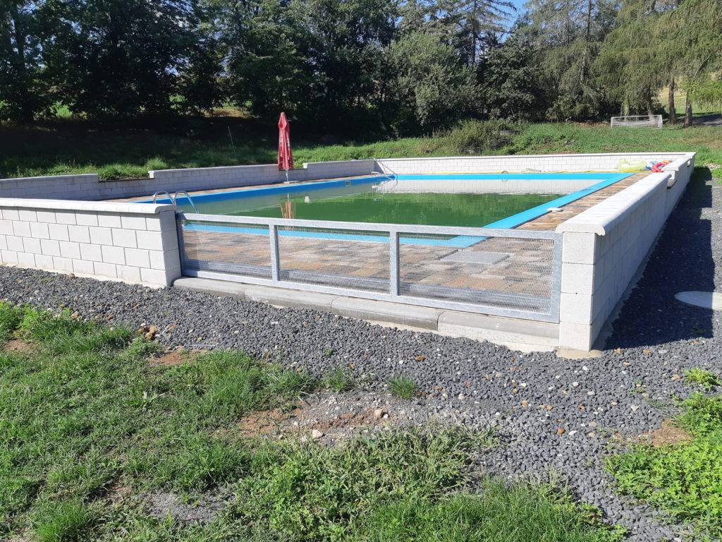 V letošním roce byla dokončena rekonstrukce požární nádrže, která je nyní otevřena veřejnosti pro osvěžení v teplém počasí.