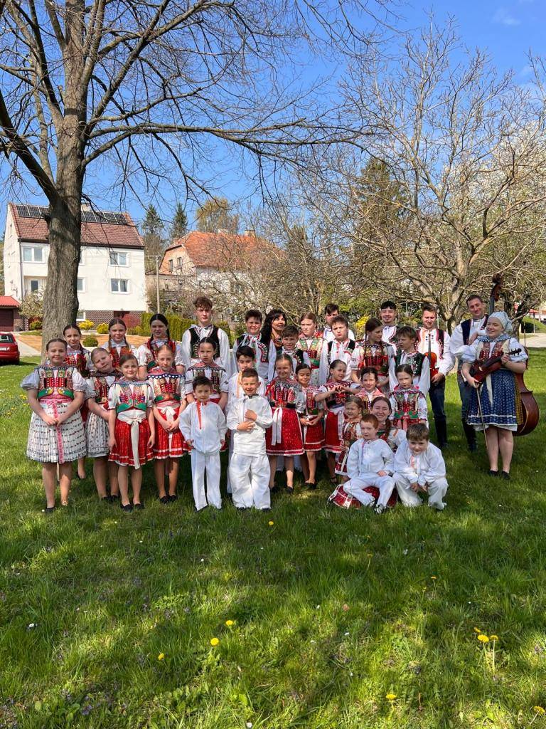 O víkendu 17.–19. dubna se uskutečnil další ročník Mladého Horňácka, kde nechyběl ani folklorní soubor Lúčánek a Horňácká cimbálová muzika Háj.  Mladší děti rozzářily jeviště svou hravostí a bezprostředností, starší Lúčánek diváky zavedl do příběhů ukrytých v tradicích naší dědiny.