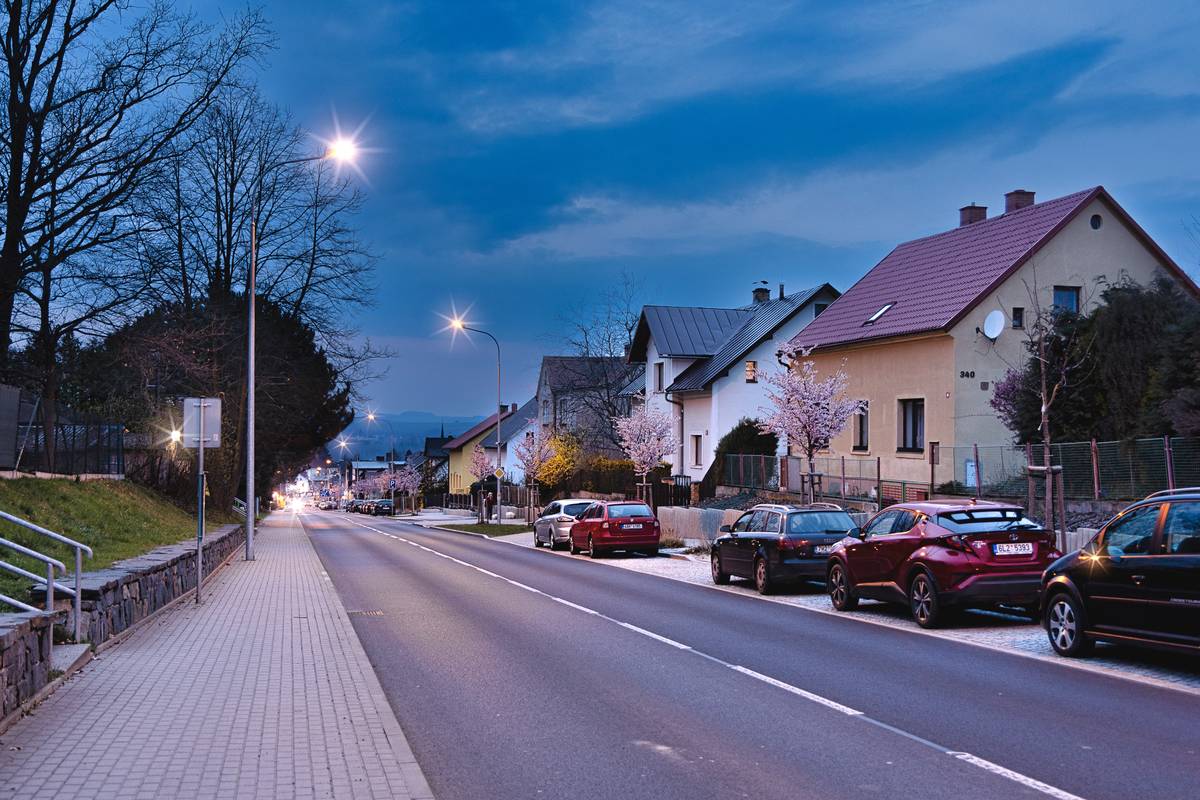 Vážení občané, závady na veřejném osvětlení v Hrádku nad Nisou můžete hlásit nepřetržitě 24 hodin denně na telefonním čísle 602 283 768. Kontaktní osobou je Jiří Tesař. Děkujeme za Vaši spolupráci při udržování bezpečného a dobře osvětleného města.