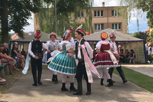 11.07.26 13.00   Již 8. ročník oblíbené akce partnerských měst s tím nejlepším, co nám jižní Morava nabízí - výborné víno, mandlové dobroty, hudba, tanec a přátelé! Těšit se můžete na čtyři vinaře a dvě oblíbené mandlárny. O občerstvení se postará Restaurace Trio. HRAMONOGRAM      • 12:30 otevření areálu    ...