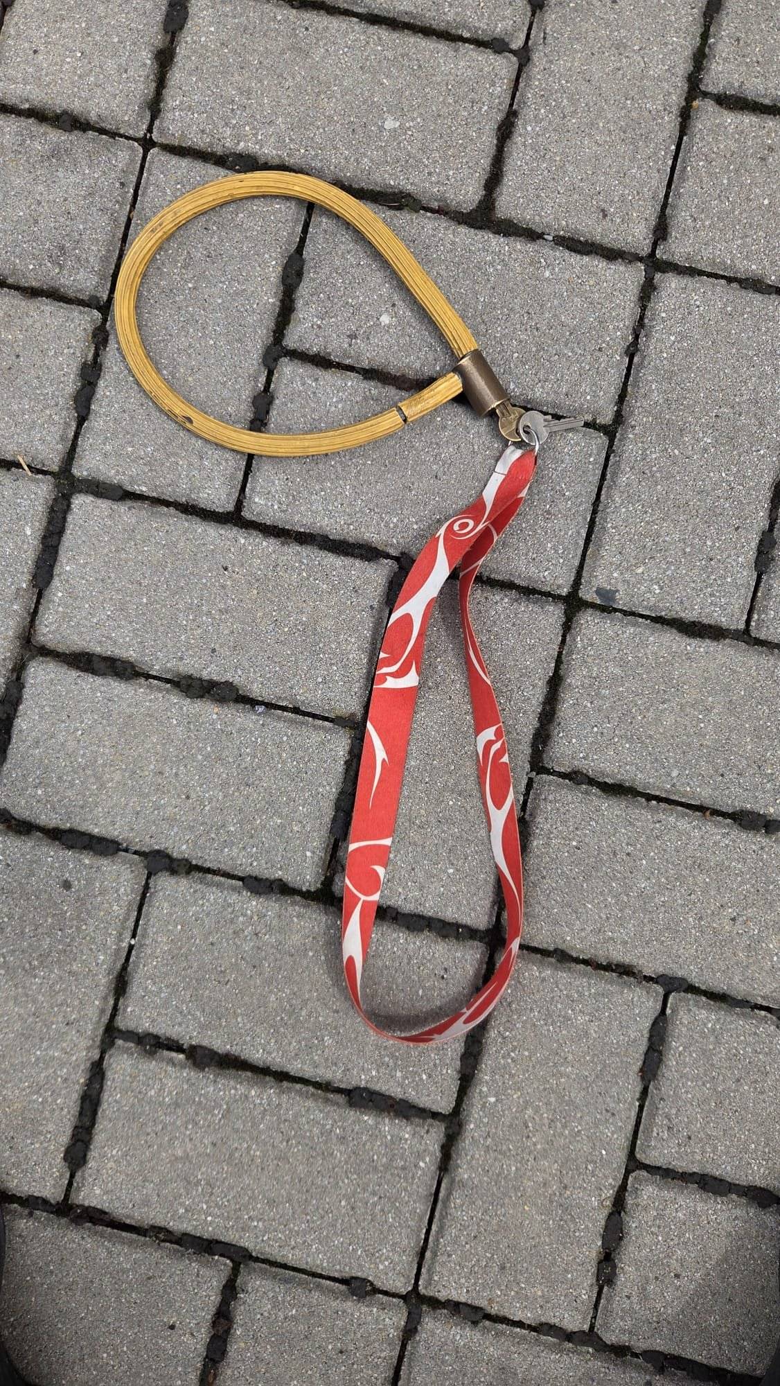 Pri obecnom úrade bola nájdená zámka na bicykel. Majiteľ si ju môže vyzdvihnúť na obecnom úrade, počas otváracích hodín.
