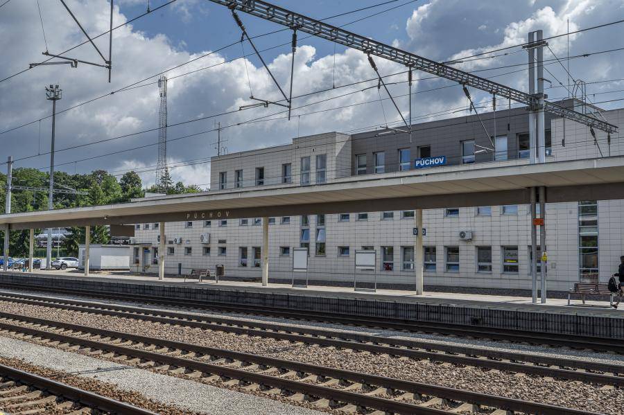 Od decembra 2026 má nadobudnúť účinnosť nový grafikon vlakovej dopravy, podľa ktorého sa ruší zastavovanie vlakov kategórie Expres (Ex) TATRAN v želez...