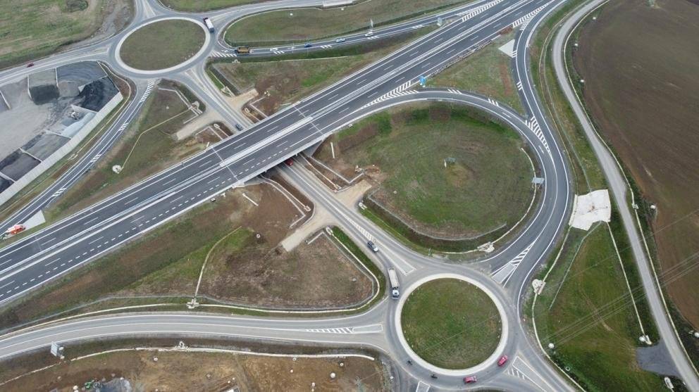 Od dnešního dne 7.7.2026 probíhá oprava obou kruhových objezdů na křižovatce Lety (D4) a s tím souvisí dopravní omezení pro řidiče.  Aktuálně se dá najet na D4 pouze ve směru na Písek. Sjezd je však z obou směrů uzavřen (z obou směrů se nedá z dálnice sjet, musí se využít sjezd 74: Mirotice nebo 54: Těchařovice). Na Prahu nelze najet. Průjezd oběma kruhovými objezdy na křižovatce Lety je řízen semafory (směr Mirovice-Lety oběma směry, lze také přijet po “staré” silnici od Čimelic). Počítejte se zdržením. Více informací na https://www.viasalis.cz/pro-ridice-144