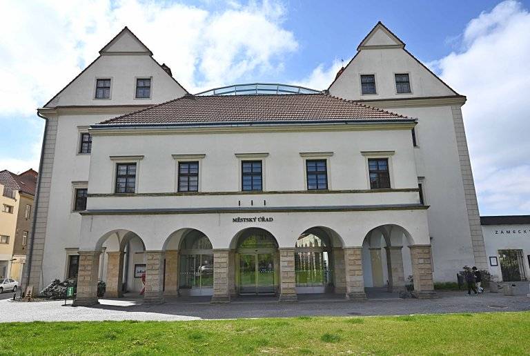 Upozorňujeme, že ve čtvrtek 9. července budou probíhat nutné servisní práce na telefonní ústředně Městského úřadu Hranice, proto může docházet k výpadkům pevných linek. Omlouváme se za případné komplikace a děkujeme za pochopení.