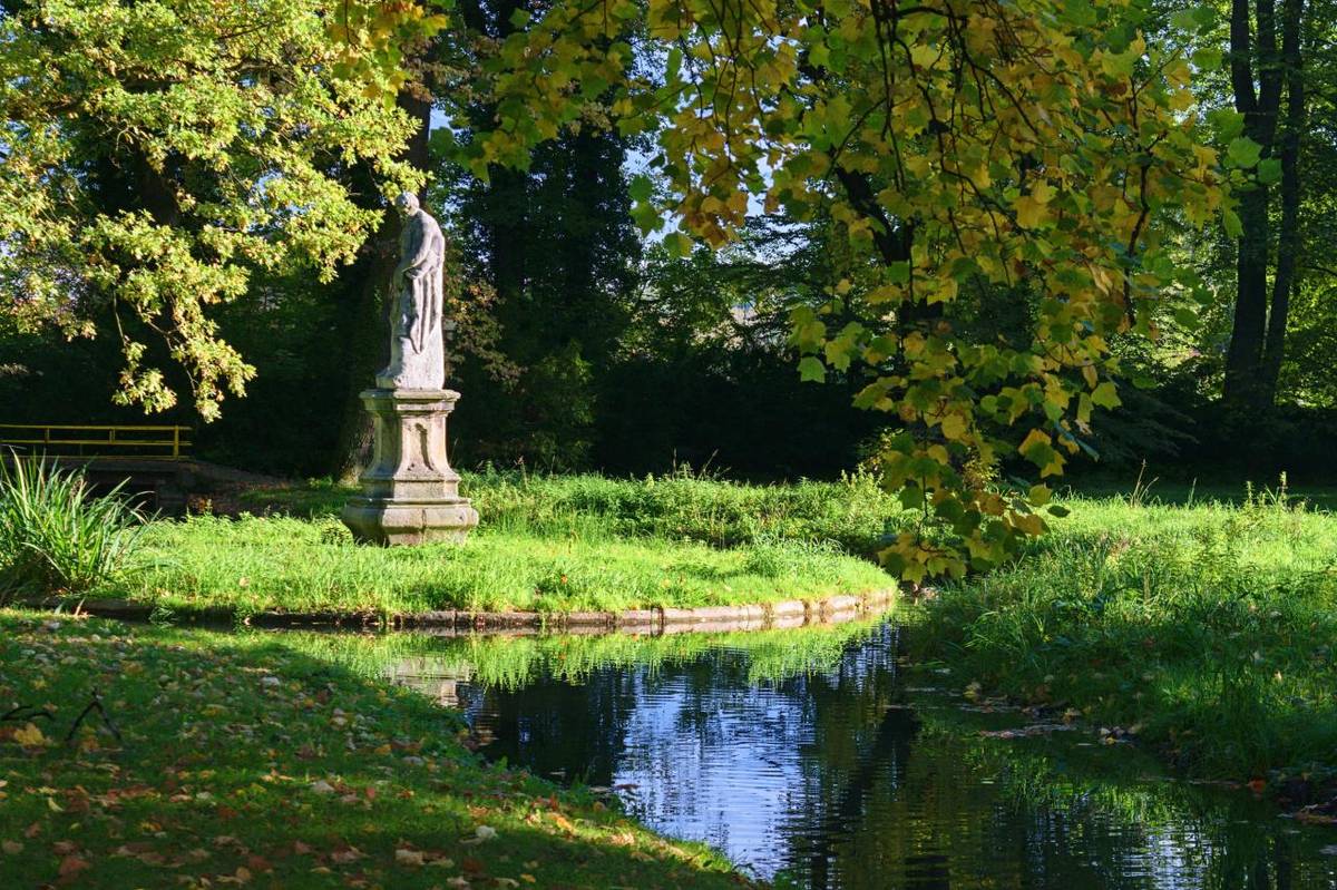 Čekají nás změny, jejichž cílem je vytvořit krásnější a příjemnější park pro všechny generace.    Od dnešního dne bude uzavřen vstup bránou z Folvarku a přes most za tenisovými kurty.     Prosíme všechny návštěvníky o respektování značení a pokynů na místě.