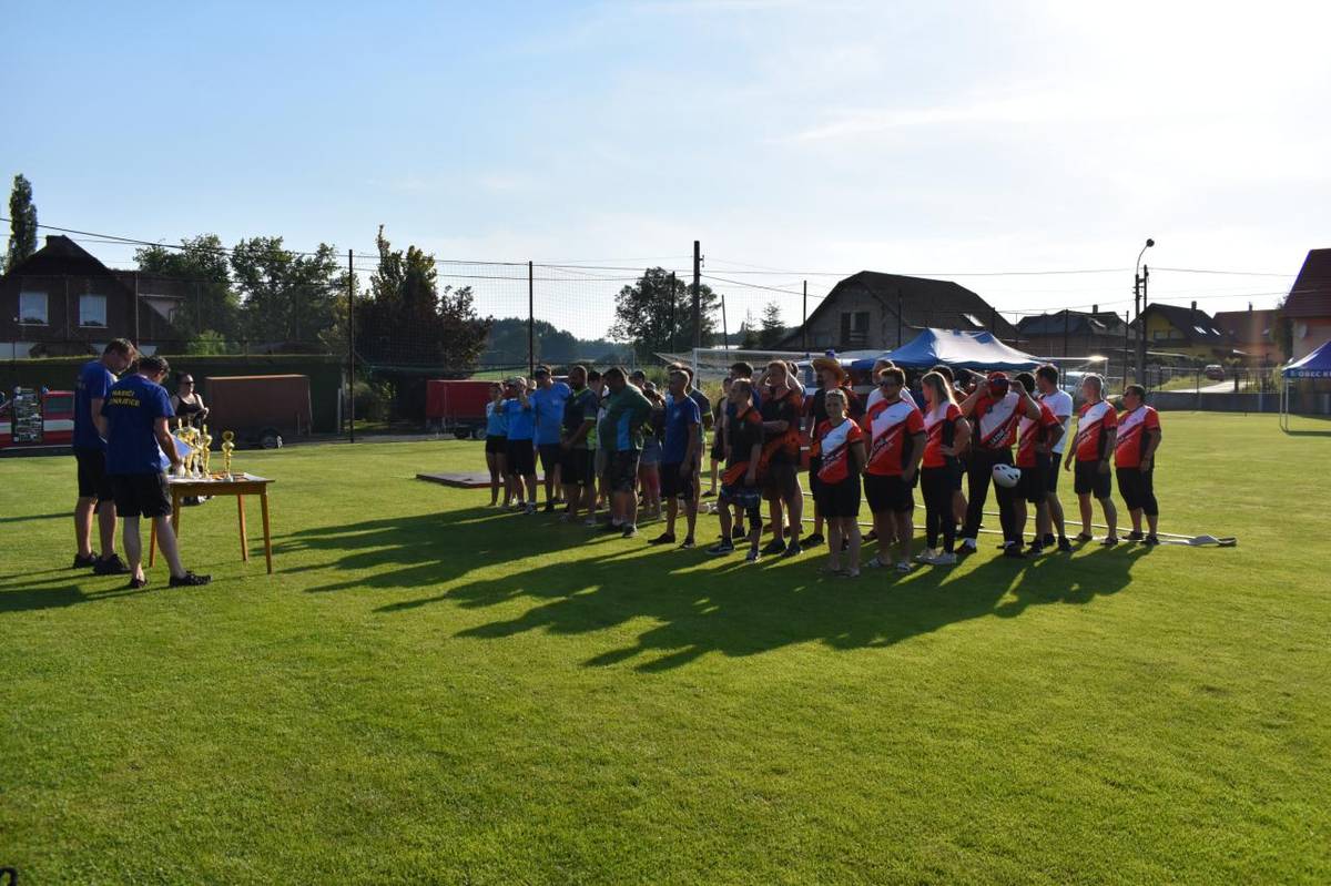 V sobotu 27. června 2026 se na fotbalovém hřišti v Kunraticích uskutečnil již 24. ročník hasičské soutěže O pohár obce Kunratice. Přestože účastníky po celé odpoledne provázelo úmorné letní vedro, na kvalitě výkonů ani výborné atmosféře to nebylo vůbec znát.