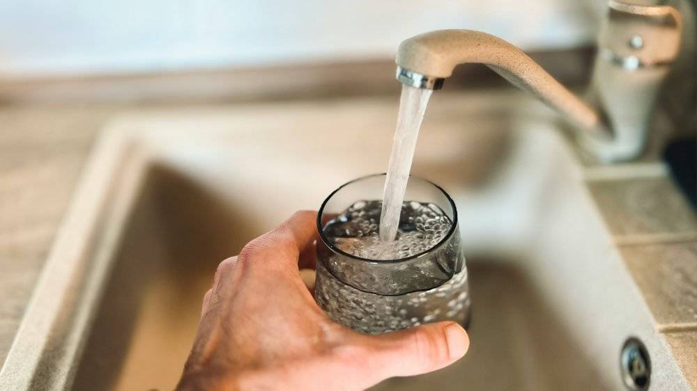 Z důvodu havárie je přerušena dodávka pitné vody v ulici Klobouček č. 19. Předpokládaný termín obnovení dodávky je 9. 7. 2026 v 15:00.  💧 Náhradní zásobování pitnou vodou je zajištěno cisternou. Aktuální informace sledujte na Havárie - odstávky