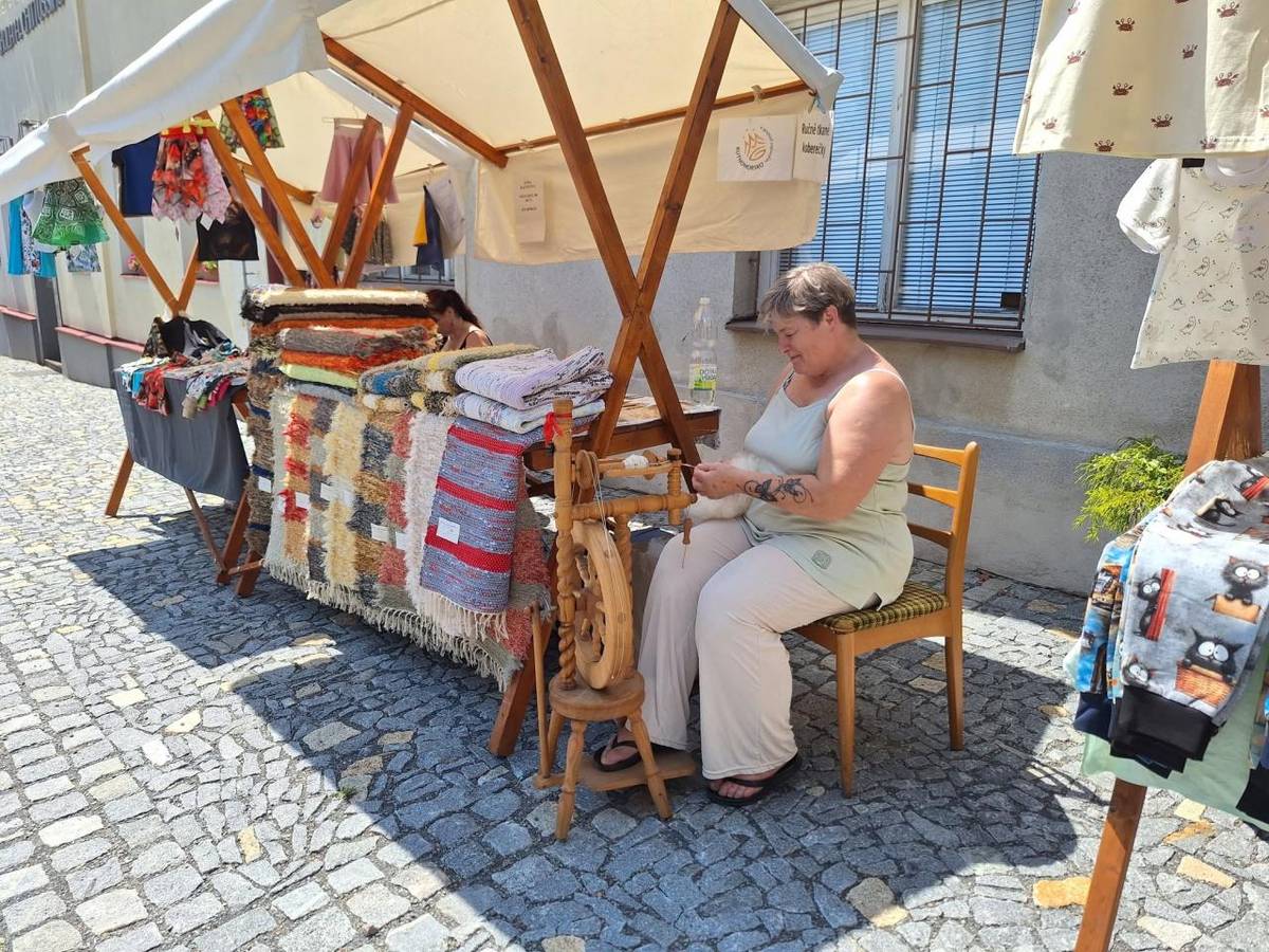 V sobotu 27.6.2026se v Ronově konal Svatojánský jarmark, který provázely extrémně vysoké teploty. I přes nižší návštěvnost se akce vydařila. Děkujeme všem, které vedro neodradilo a přišli se pobavit.