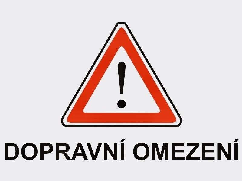 Upozorňujeme občany a řidiče, že v termínu od úterý 14. července do čtvrtka 16. července 2026 bude probíhat finální oprava povrchu místní komunikace 16c (v úseku od Urbanczykových rybníků až k hraničnímu přechodu u hotelu Dakol). Práce s sebou přinesou výrazná dopravní omezení a úplné uzavírky.     Prosíme, naplánujte si své cesty a věnujte pozornost následujícímu harmonogramu:     ÚTERÝ 14. 7. (8:00 – 16:00) – ÚPLNÁ UZAVÍRKA Pokládka podkladní vrstvy asfaltu. V tomto čase nebude z technologických důvodů možný vjezd ani výjezd žádných vozidel.     STŘEDA 15. 7. (8:00 – 16:00) – ČÁSTEČNÁ UZAVÍRKA ÚSEKU Uzavřen bude úsek od hraničního přechodu po vjezd na parkoviště do dvora u hotelu Dakol.     ČTVRTEK 16. 7. (8:00 – 16:00) – ÚPLNÁ UZAVÍRKA Finální pokládka vrchní vrstvy asfaltu a dokončovací práce. Úsek bude opět kompletně neprůjezdný.   ------------------------------------------------------     DŮLEŽITÉ POKYNY PRO OBYVATELE: Přeparkujte svá vozidla: Prosíme, abyste v uvedené dny vždy před 8:00 ráno přeparkovali svá auta mimo opravovaný úsek a krajnice. Zaparkovaná vozidla by znemožnila práci těžké techniky.     Přístup pro pěší: Pro chodce bude přístup k nemovitostem zachován, prosíme však o maximální opatrnost (pozor na pohyb strojů a vysokou teplotu čerstvého asfaltu!).     Závislost na počasí: V případě silného deště se práce a uzavírky mohou posunout. O případných změnách vás budeme hned informovat.     Děkujeme vám za trpělivost, pochopení a ohleduplnost vůči pracovníkům stavby. Nový asfalt za to provizorní nepohodlí stojí!