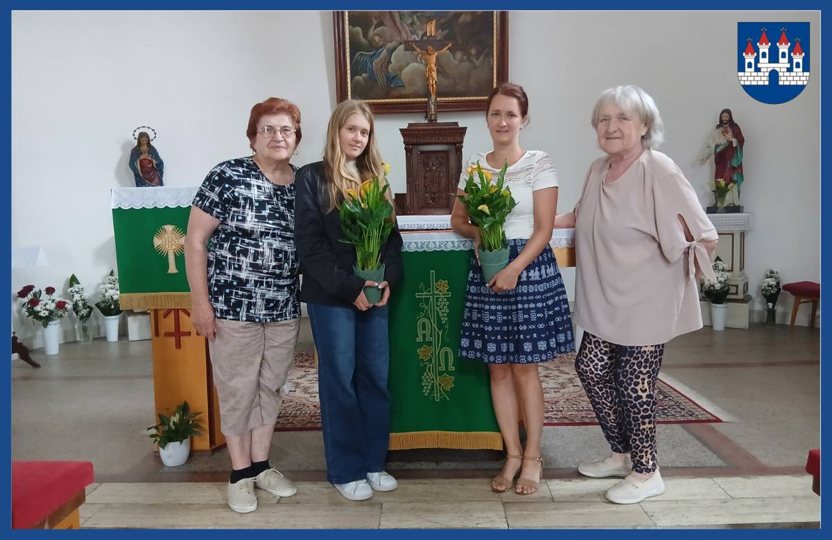 Členky Únie žien Slovenska ZO Ilava symbolickým položením kvetov vzdali úctu a vďaku solúnskym bratom.