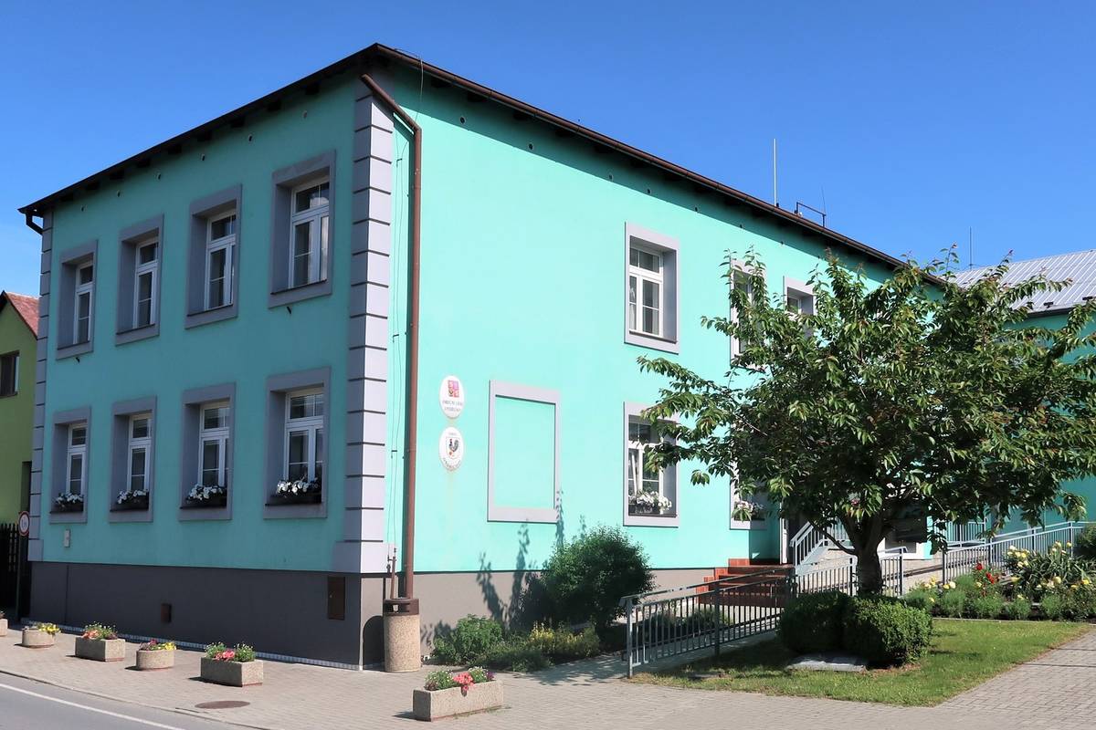 Starosta obce Jindřichov vyhlašuje veřejnou výzvu na obsazení pracovní pozice hlavní účetní obce.