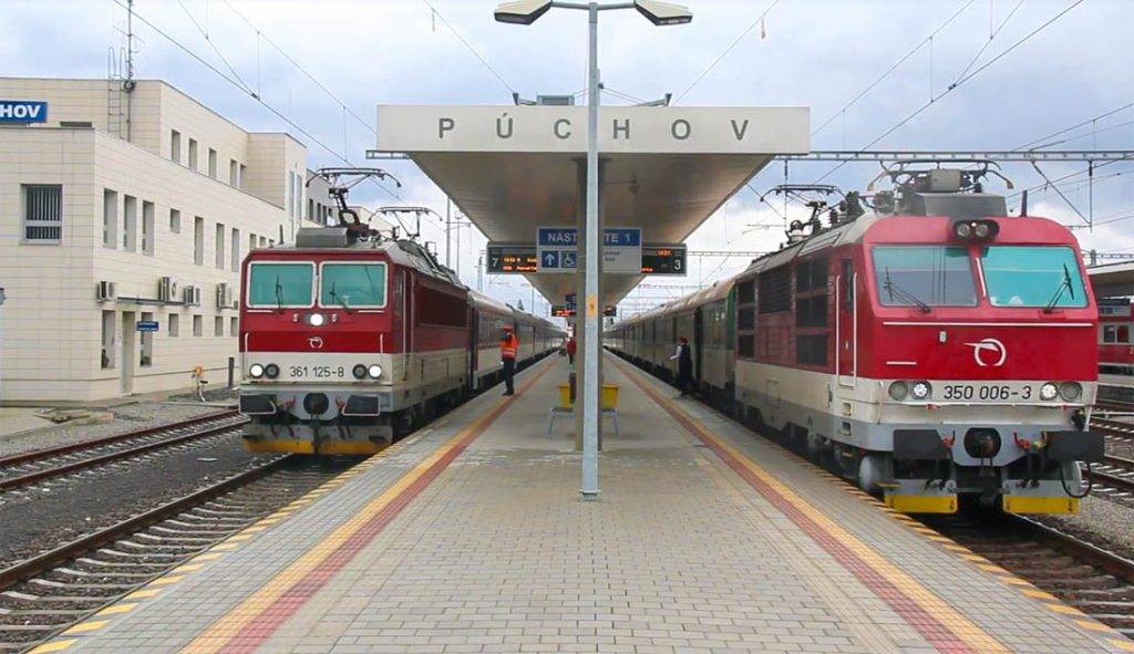 Od decembra 2026 má nadobudnúť účinnosť nový grafikon vlakovej dopravy, podľa ktorého sa ruší zastavovanie vlakov kategórie Expres (Ex) TATRAN v železničnej stanici Púchov, čím sa zruší priame spojenie Púchova s Tatrami a východným Slovenskom.