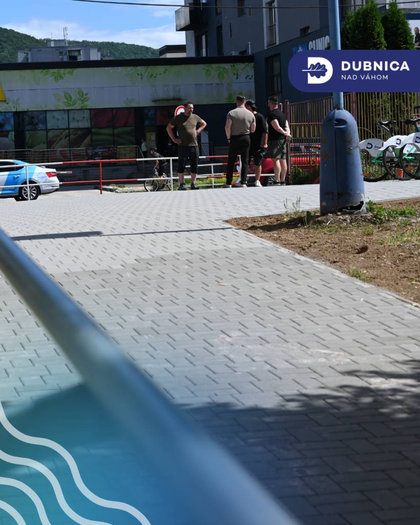Miesto tesne susediace s dubnickou priemyslovkou bolo už dlhší čas predmetom debát ohľadom jeho revitalizácie. S cieľom postupne zveľaďovať centrum mesta, pristúpila samospráva aj k úprave tejto plochy. V budúcnosti by tu mohol pribudnúť aj gastrostánok.